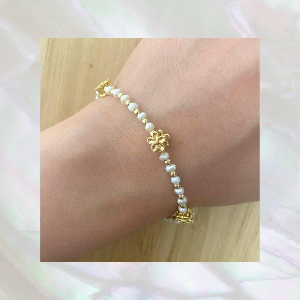Genuine Freshwater Pearl & Flower Charm Bracelet